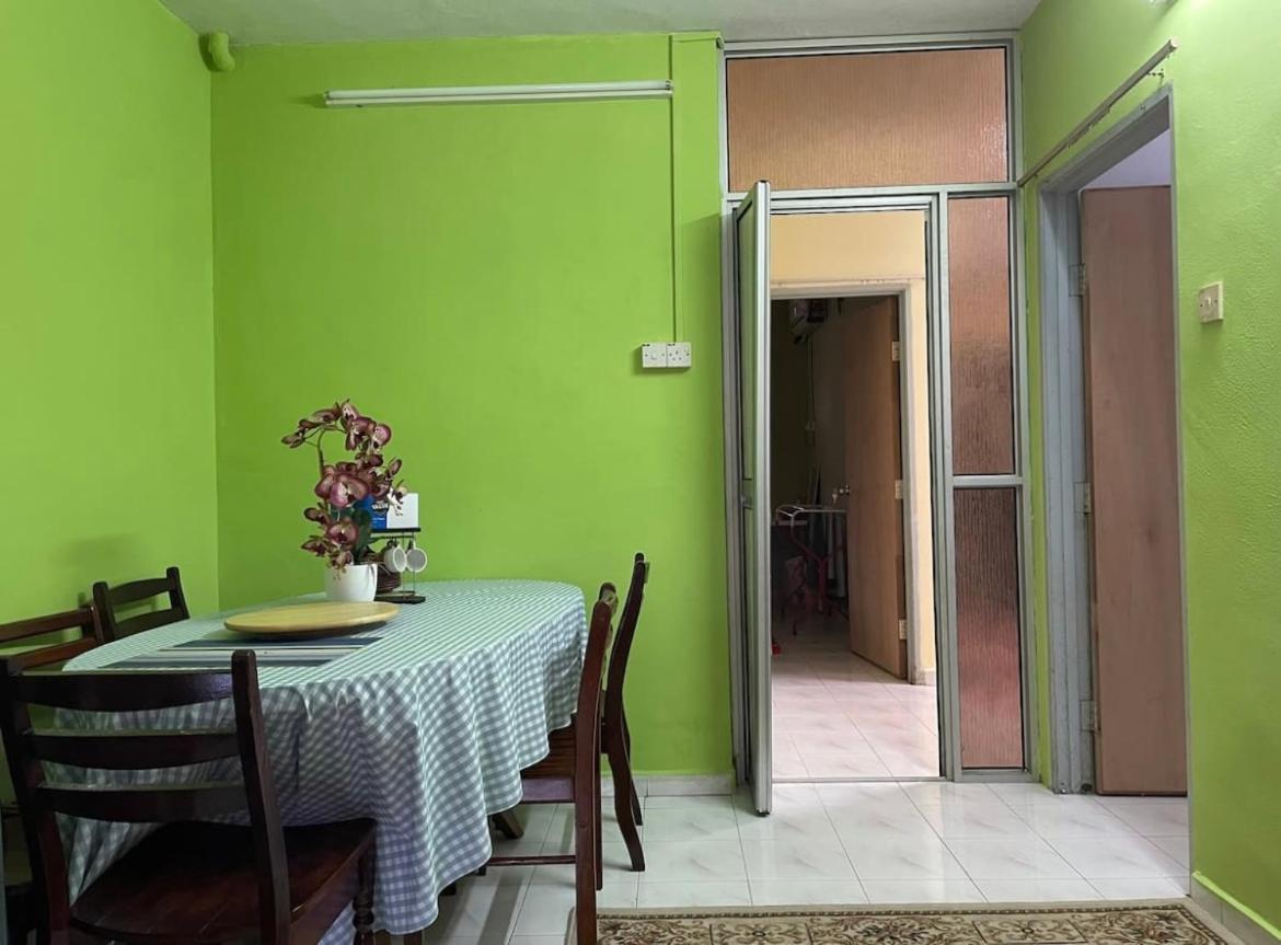 Homestaymuslim Di Телук-Интан Экстерьер фото