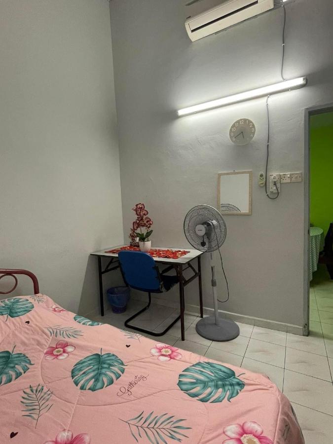 Homestaymuslim Di Телук-Интан Экстерьер фото