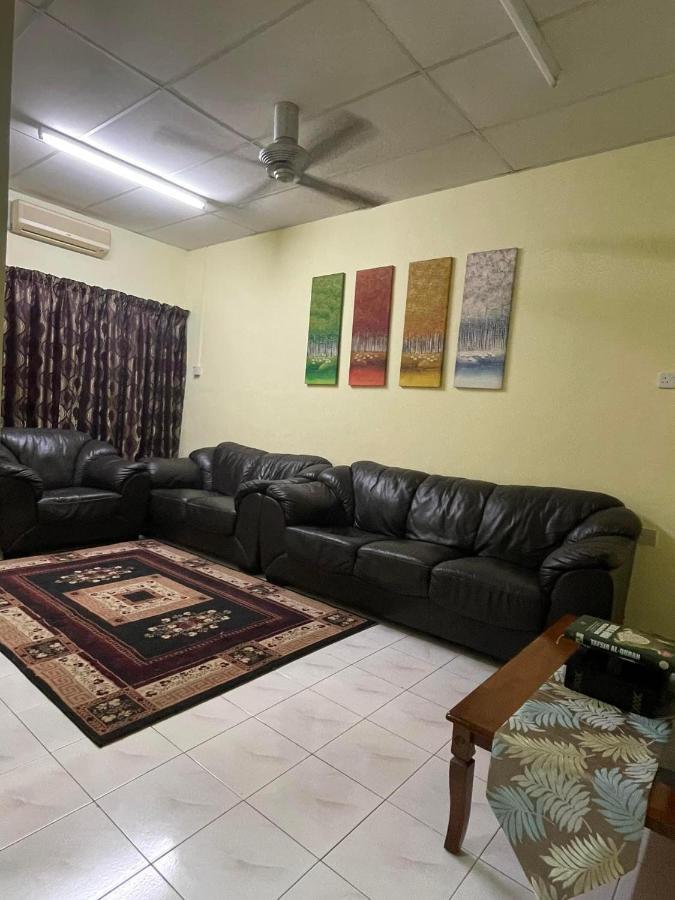 Homestaymuslim Di Телук-Интан Экстерьер фото