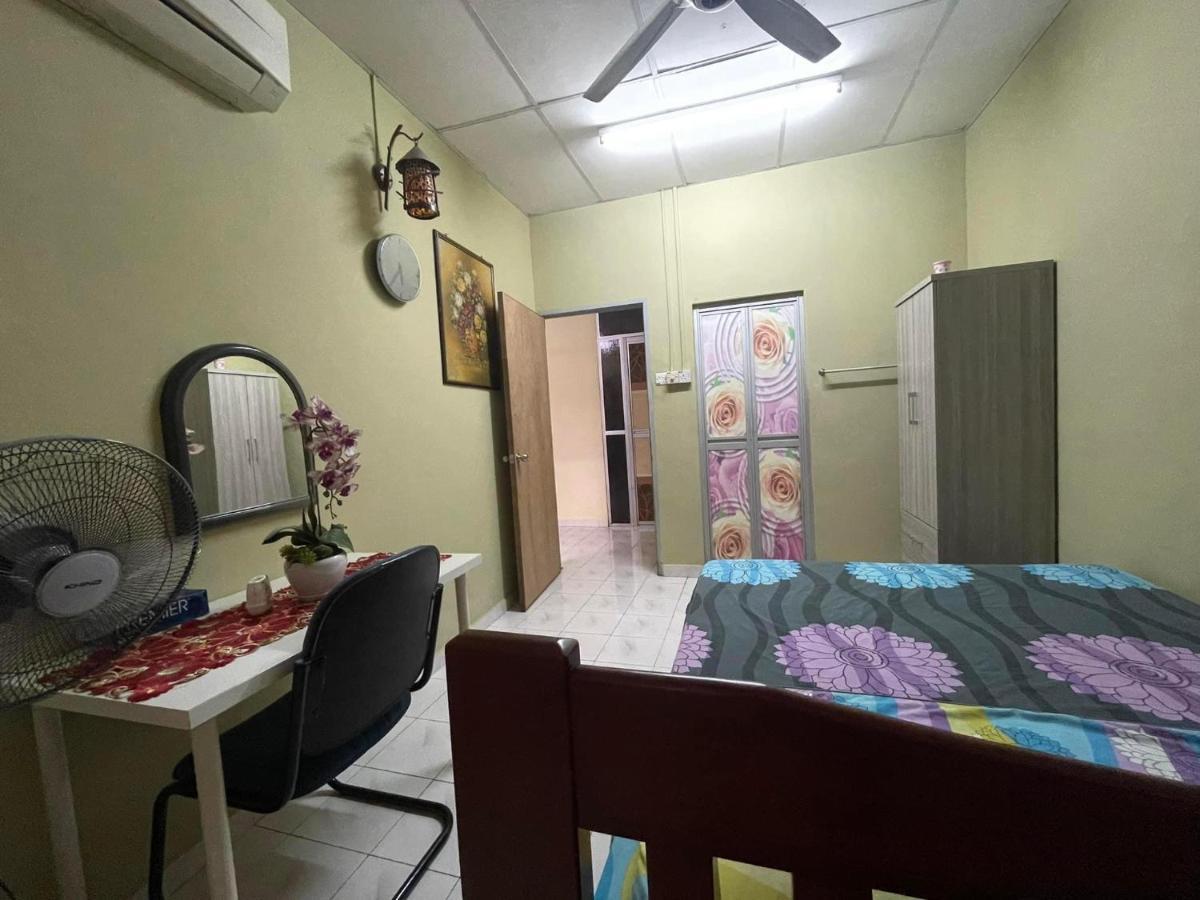 Homestaymuslim Di Телук-Интан Экстерьер фото