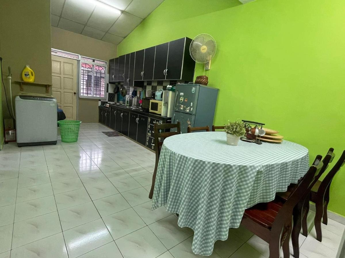Homestaymuslim Di Телук-Интан Экстерьер фото