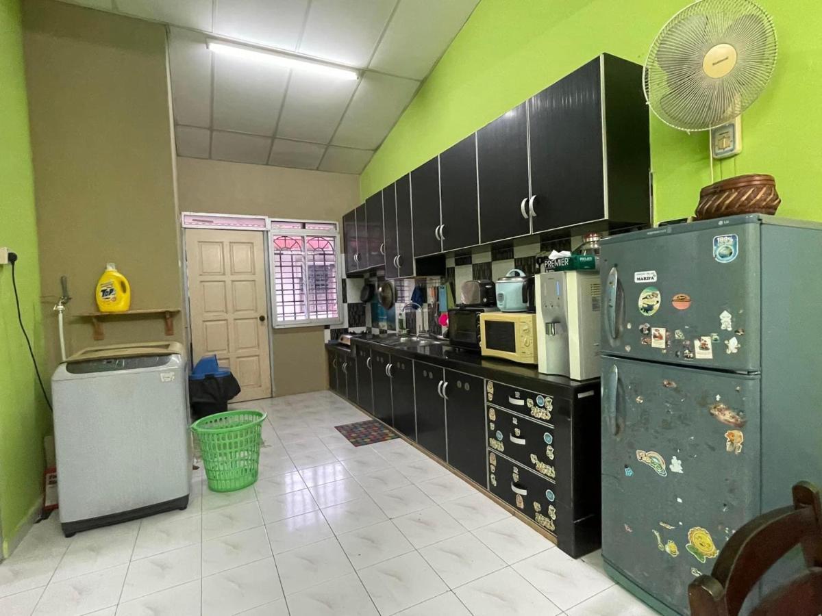 Homestaymuslim Di Телук-Интан Экстерьер фото
