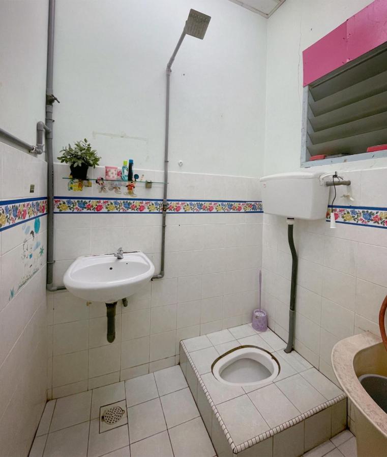 Homestaymuslim Di Телук-Интан Экстерьер фото